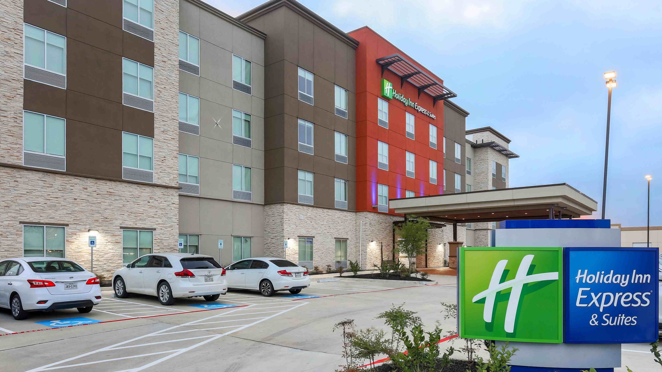 We are pleased to welcome the Holiday Inn & Suites Houston - Hobby Airport Area to the Pathfinder Family.